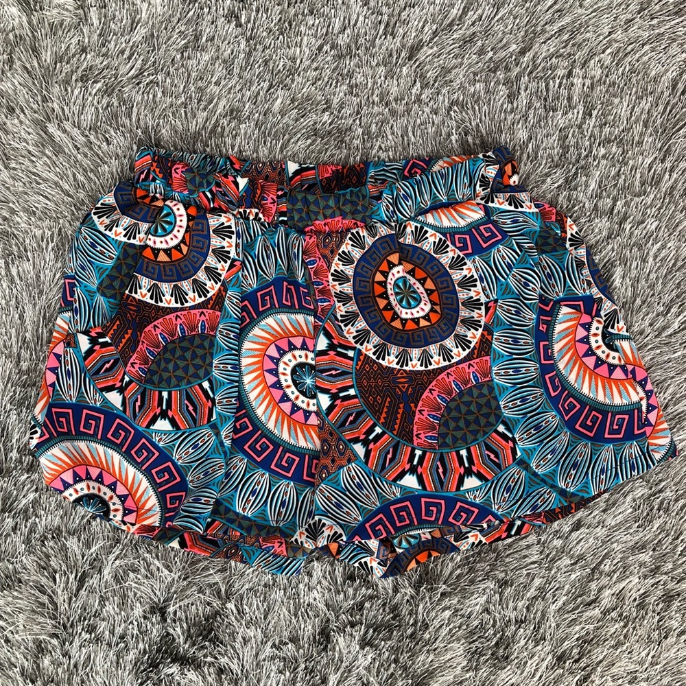 Vestique Small Multi-color Geometric Shorts